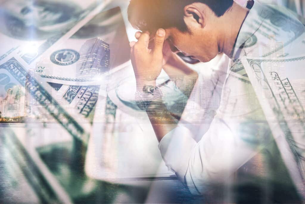 Serious businessman working with analysis financial at office. เหตุการณ์ที่ควรระวังสำหรับ Market Sentiment