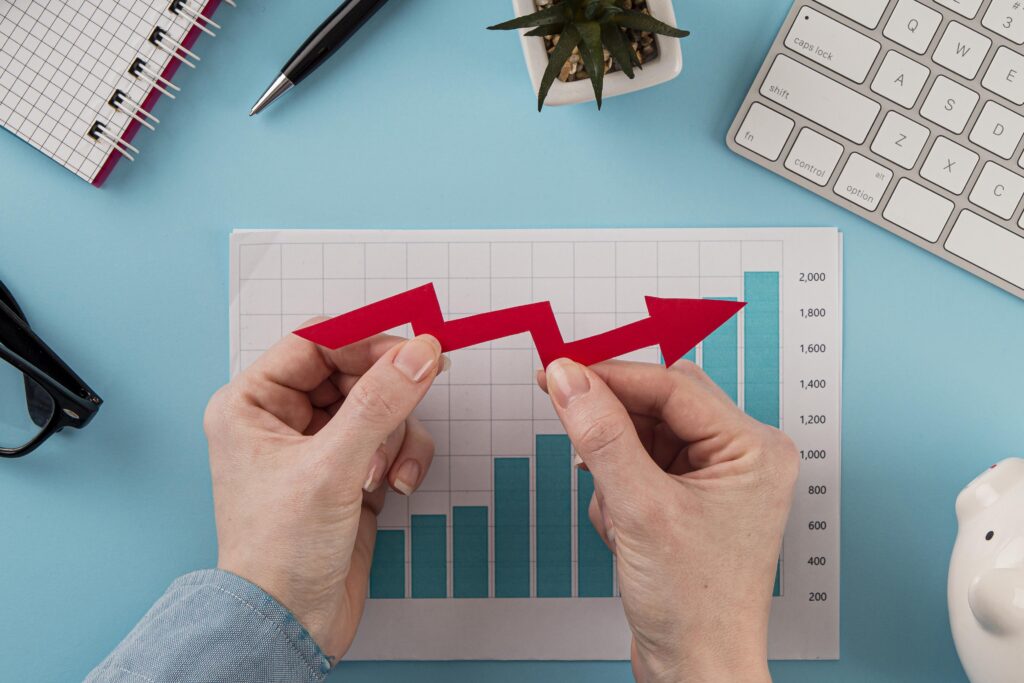 top-view-business-items-with-growth-chart-hands-holding-arrow แอพหาคู่
